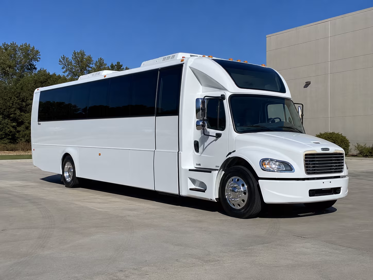castle rock 28 passenger party bus